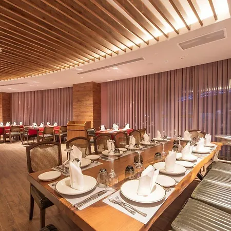 מלון Concorde Tower & Casino & Convention & 5*