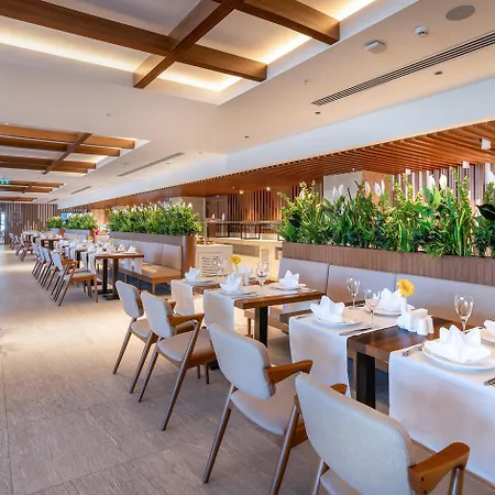 מלון Concorde Tower & Casino & Convention &