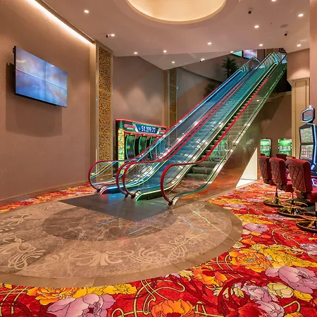 מלון Concorde Tower & Casino & Convention & 5*