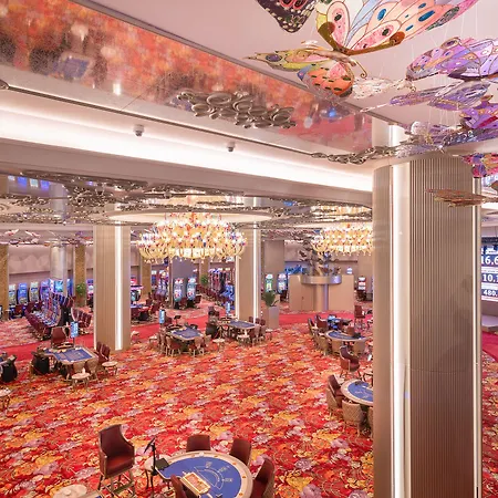 מלון Concorde Tower & Casino & Convention &